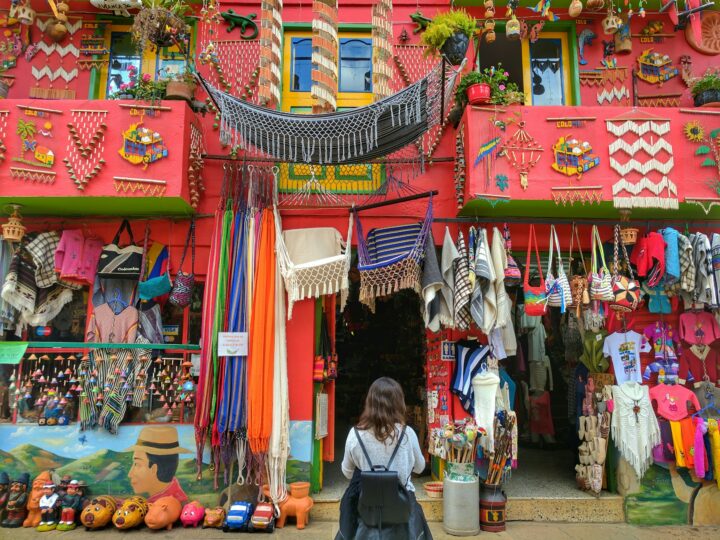 Image of a woman observing some artisan shops in Ráquira, Colombia.